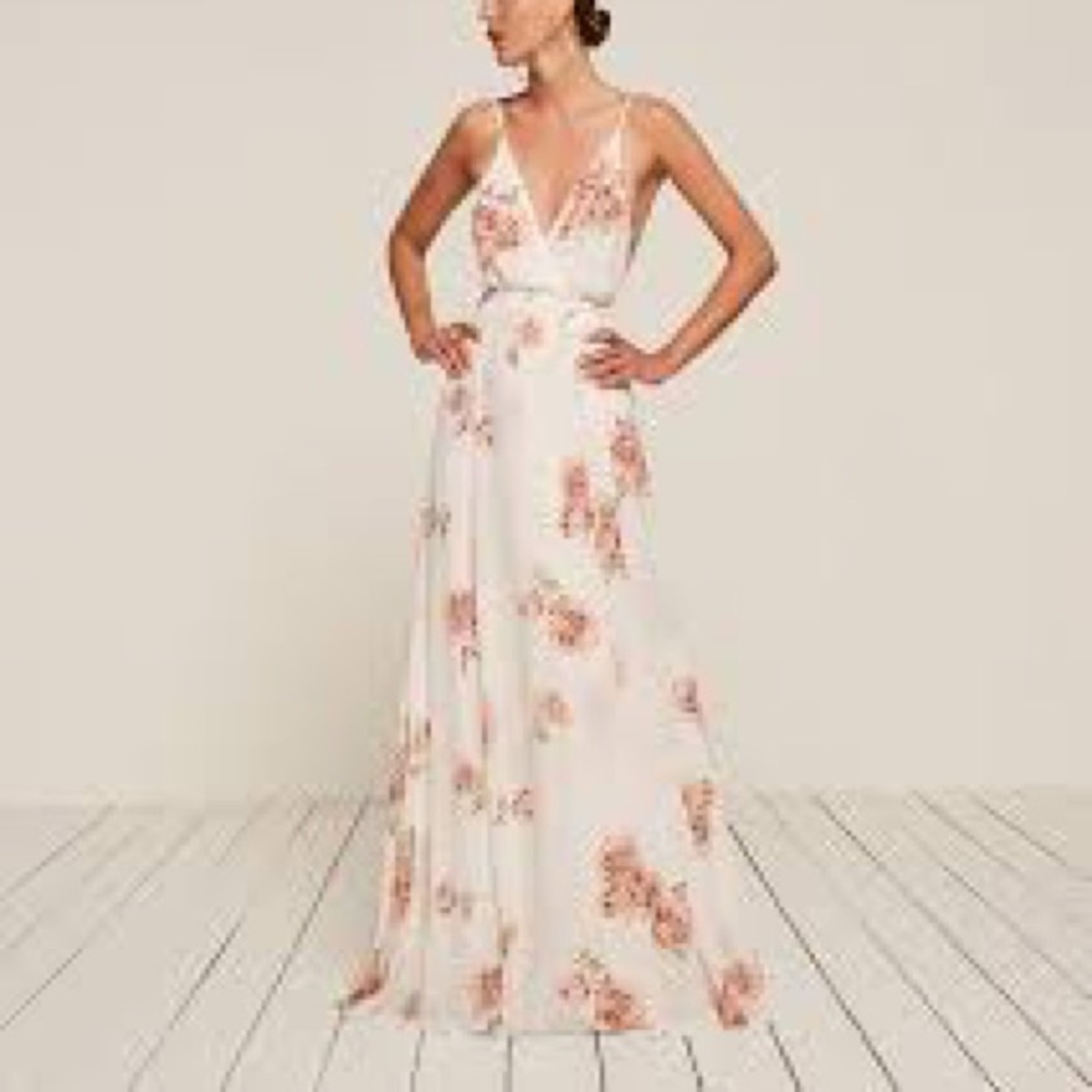 ISO reformation callalily dress 2, 4, or 6!